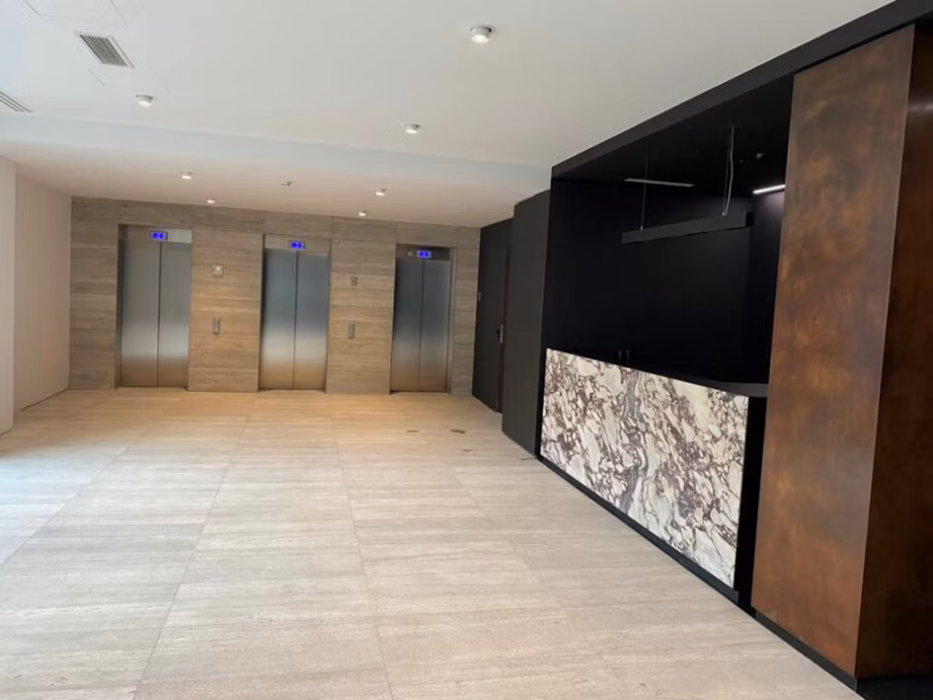 TRONE 100 - B - 352/3371