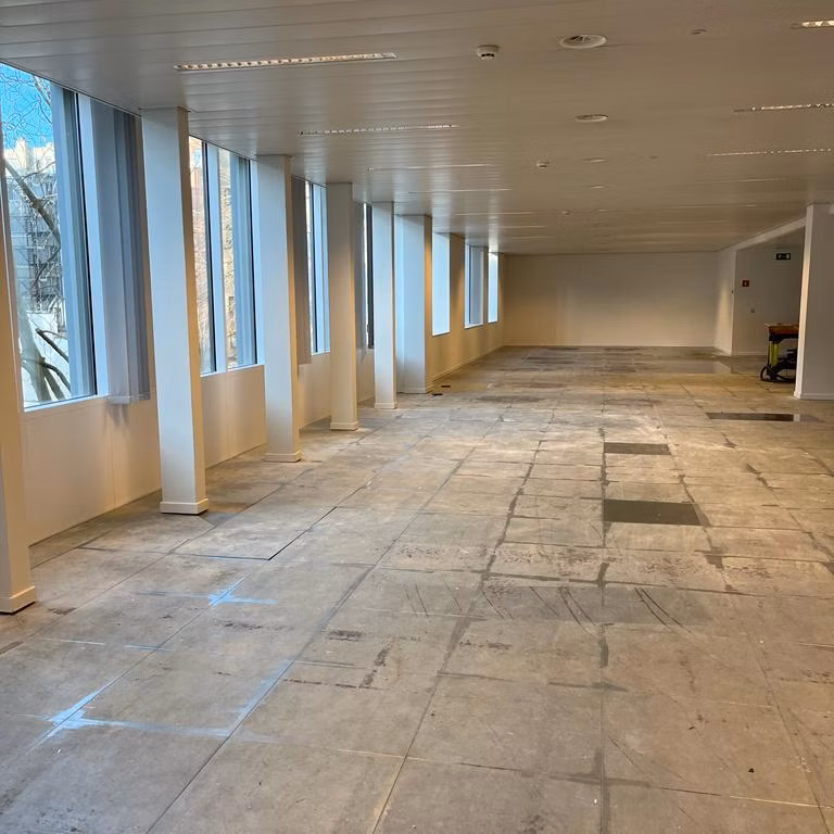 LOUISE 143 E-LITE - B - 352/1300