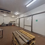 Bâtiment industriel 1000m² atelier + 200m² bureaux & parking