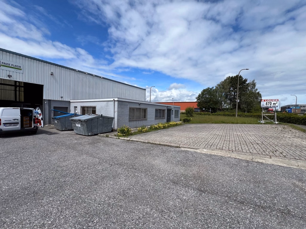 A LOUER - P.A.E Airport 1 - immeuble industriel