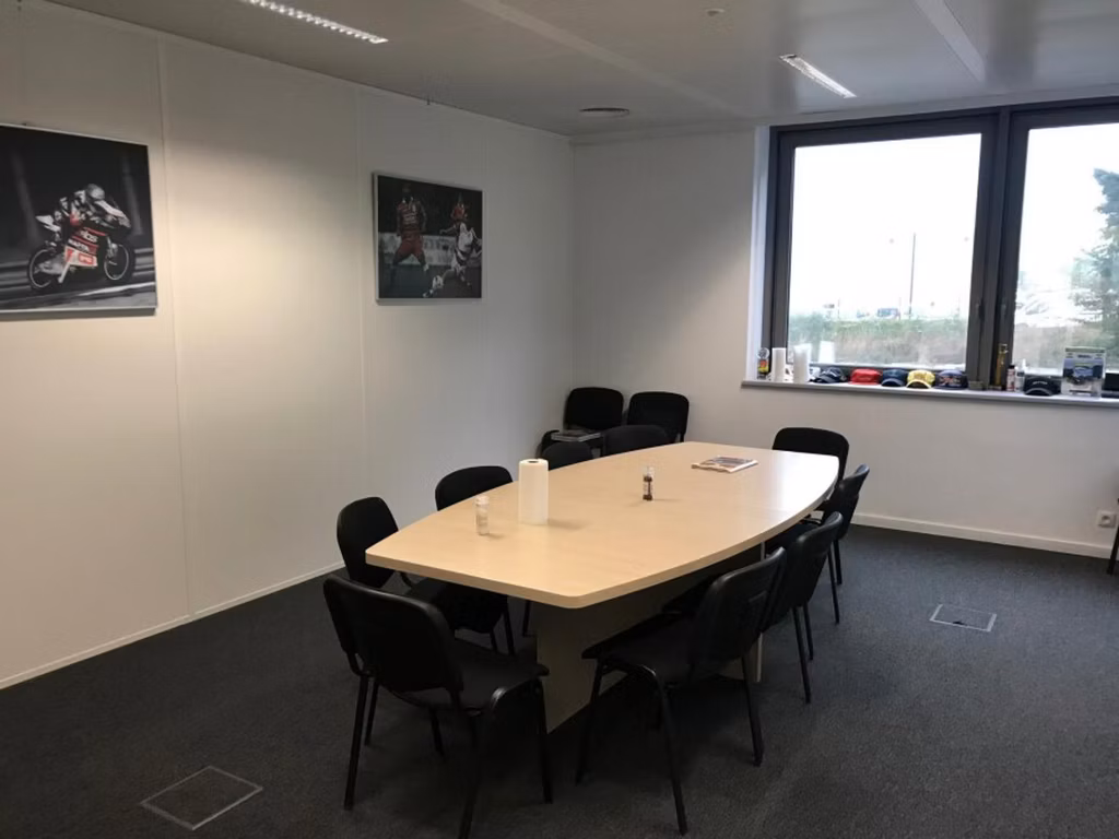 A LOUER - MONT-ST-GUIBERT - BUREAUX