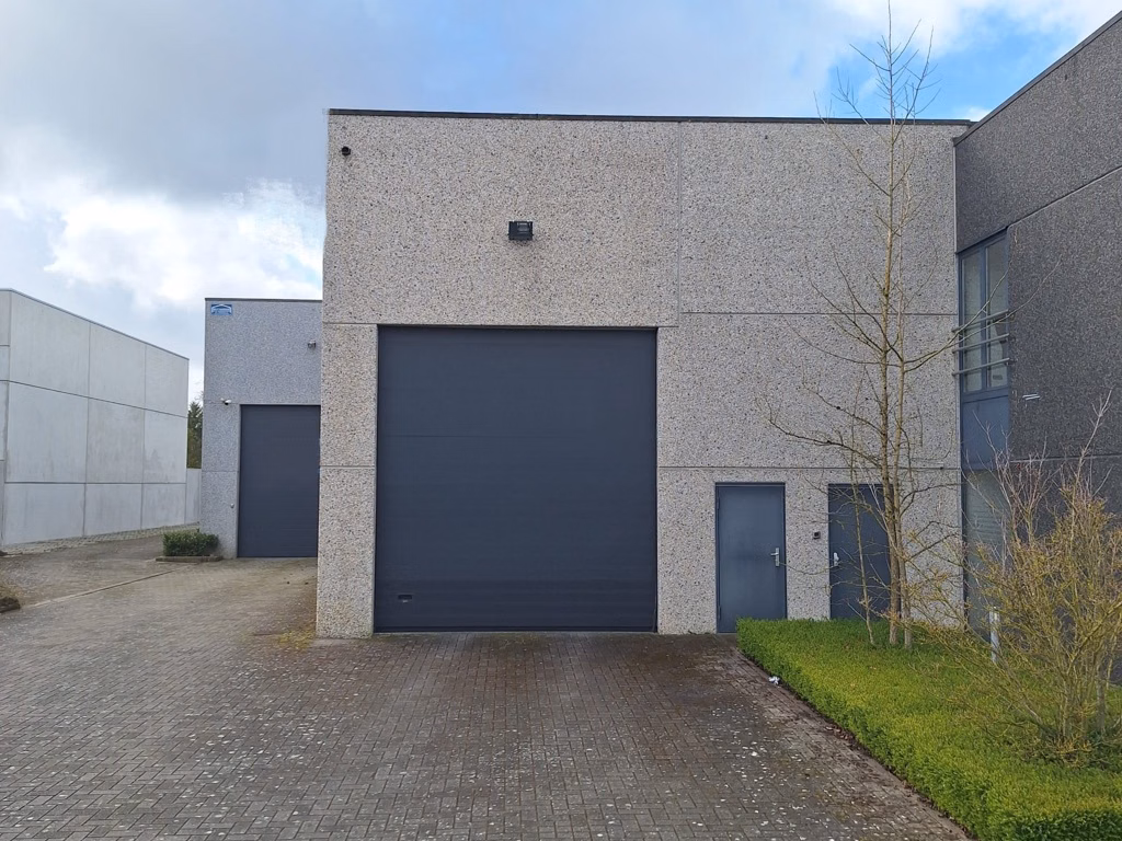 A LOUER - P.A.E Sorinnes (Dinant) - entrepôt