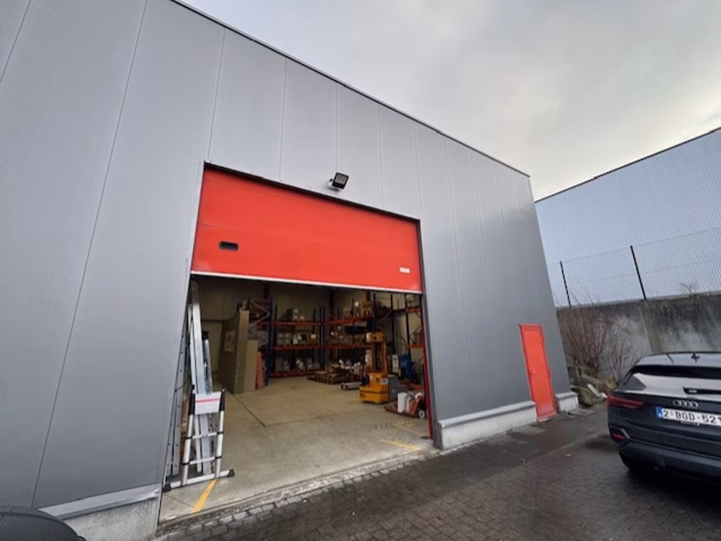 A VENDRE - ENTREPOT + BUREAUX - SAINTES