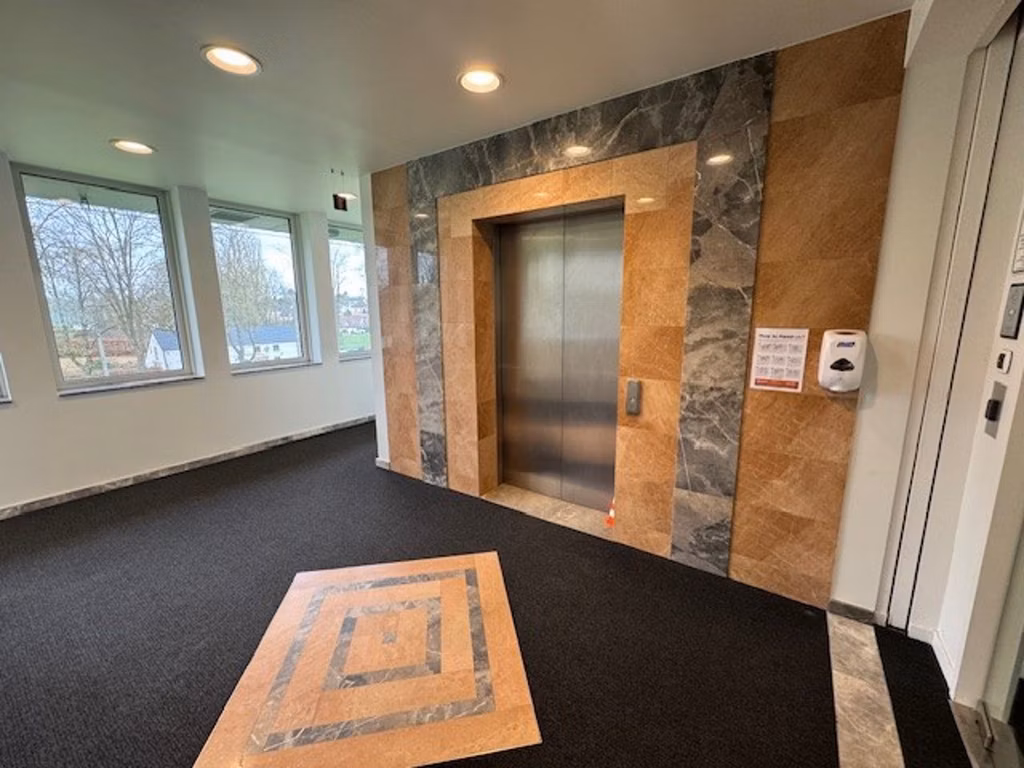 A LOUER - WATERLOO - BUREAUX