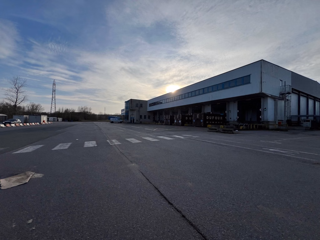 A VENDRE - P.A.E Courcelles - Entrepôt logistique frigo