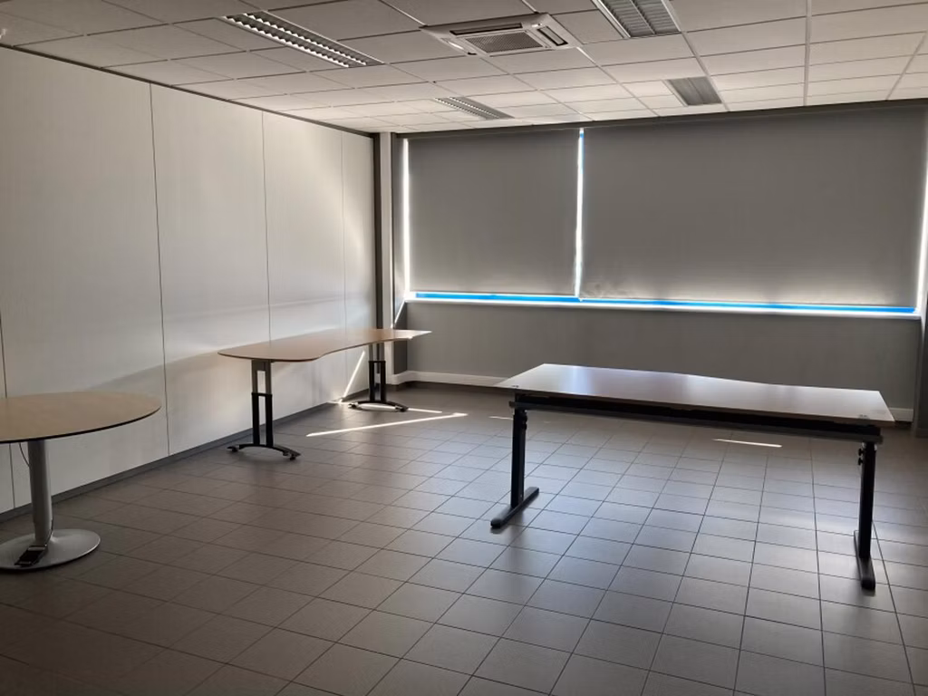 Warehouse and offices FOR RENT in Heist-op-den-Berg.