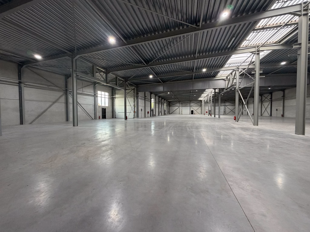 FOR RENT NEW-BUILD WAREHOUSE AND OFFICES  DUFFEL
