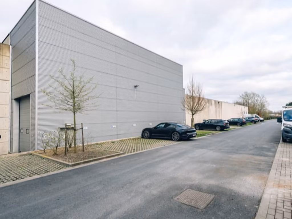 A LOUER - ENTREPOT + BUREAUX - WAVRE