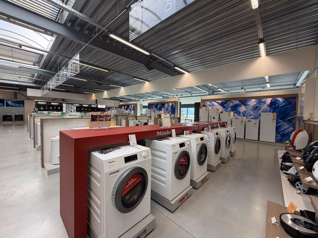 FOR SALE WAREHOUSE WITH SHOWROOM IN DUFFEL