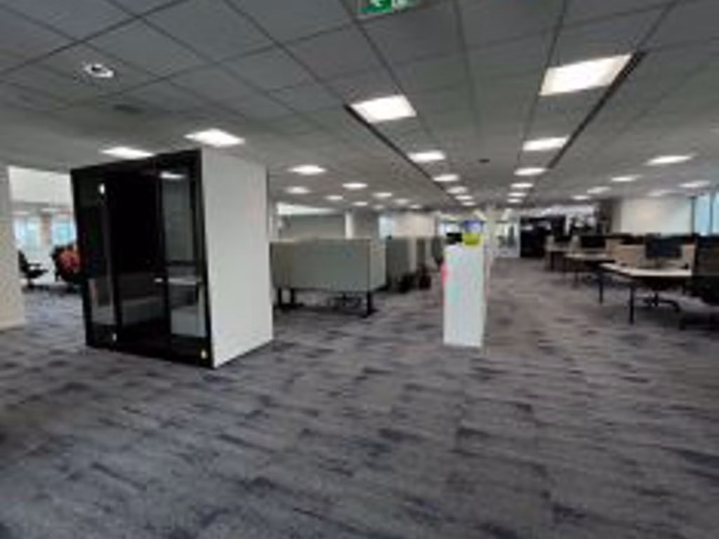 TE HUUR KANTOORGEBOUW IN ZWIJNDRECHT