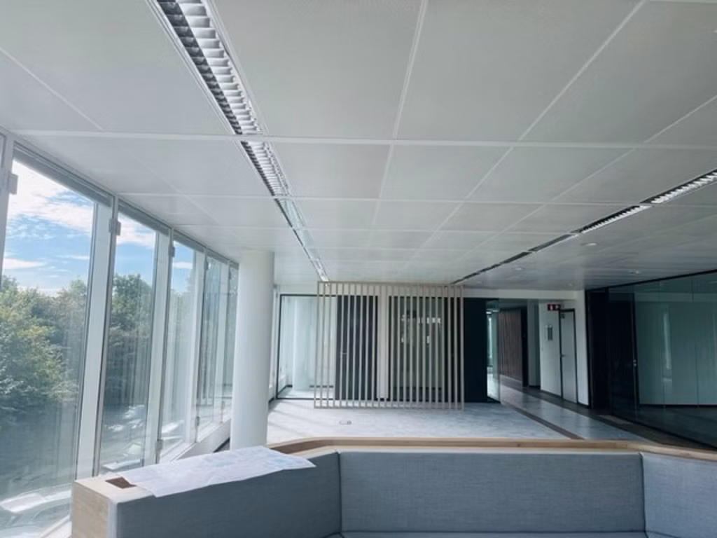 Volledig gerenoveerde kantoren + Voordelige prijzen!! Bel nu