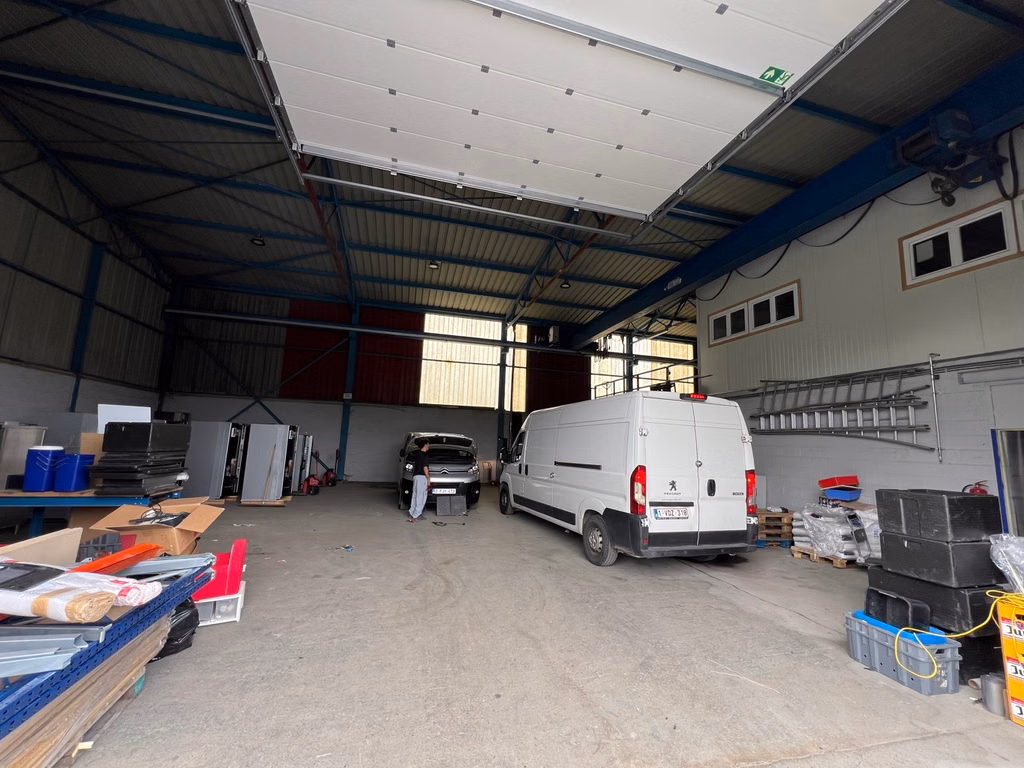 A LOUER - P.A.E Airport 1 - immeuble industriel