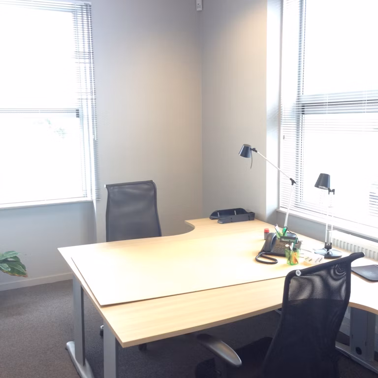 A LOUER - MONT-St-GUIBERT - BUREAUX