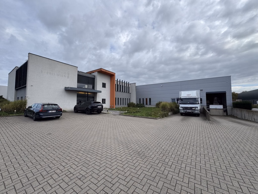 A LOUER - ENTREPOT + BUREAUX - WAVRE
