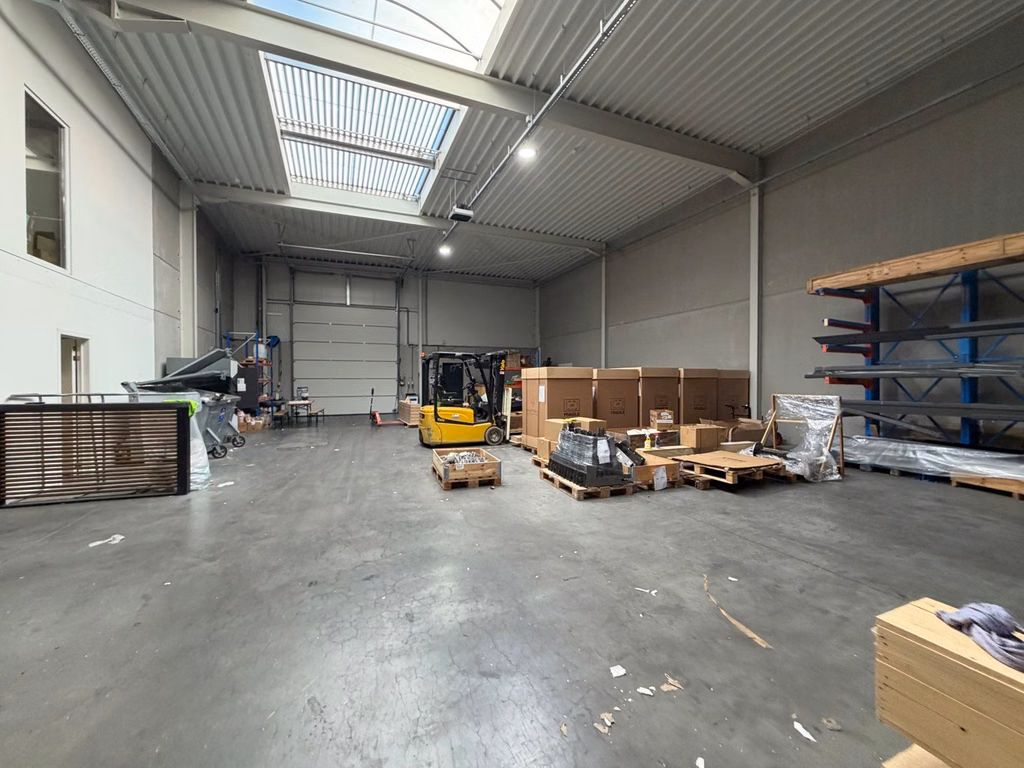 À LOUER ENTREPÔT ET BUREAUX KONTICH