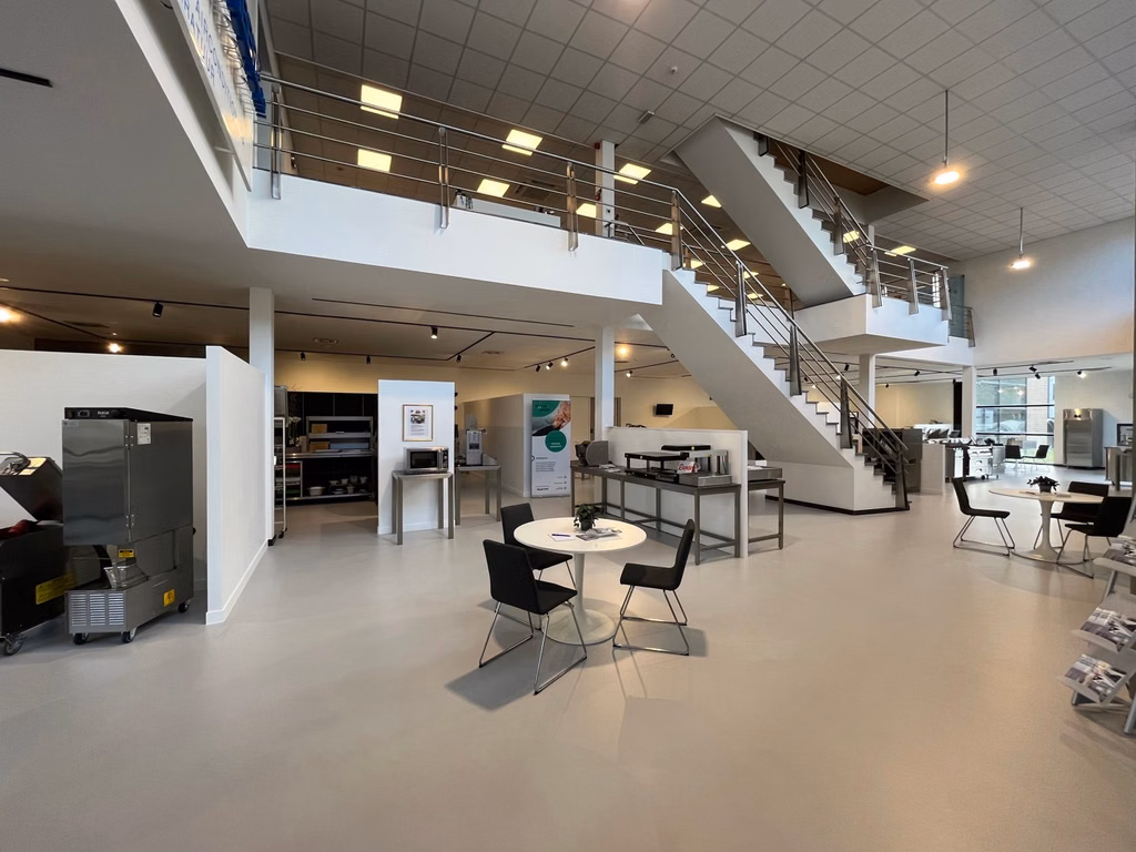 Rare commercial property with showroom, warehouse & office