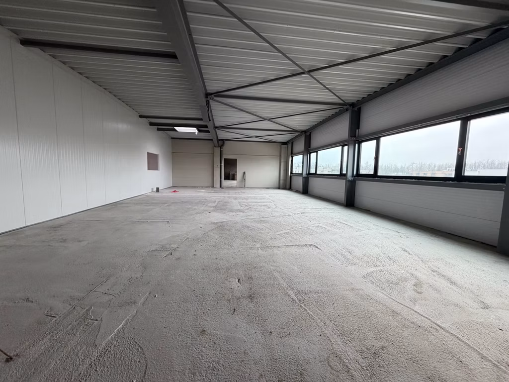 À LOUER ENTREPÔT NEUF ET BUREAUX MALINES