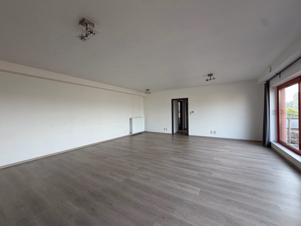 FOR SALE WAREHOUSE WITH SHOWROOM IN DUFFEL