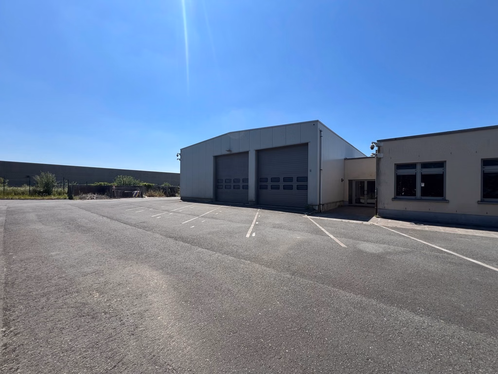 A VENDRE - P.A.E Soignies Guelenne - Immeuble semi-industriel