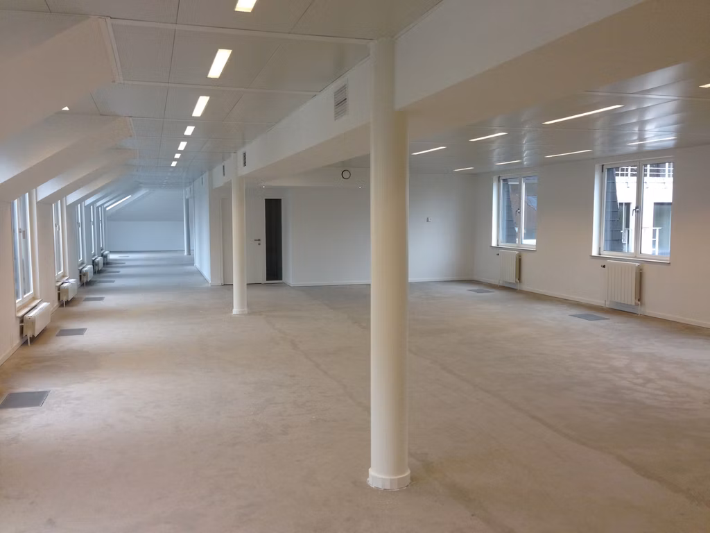 Luxembourg 47-RDC BUREAU RETAIL