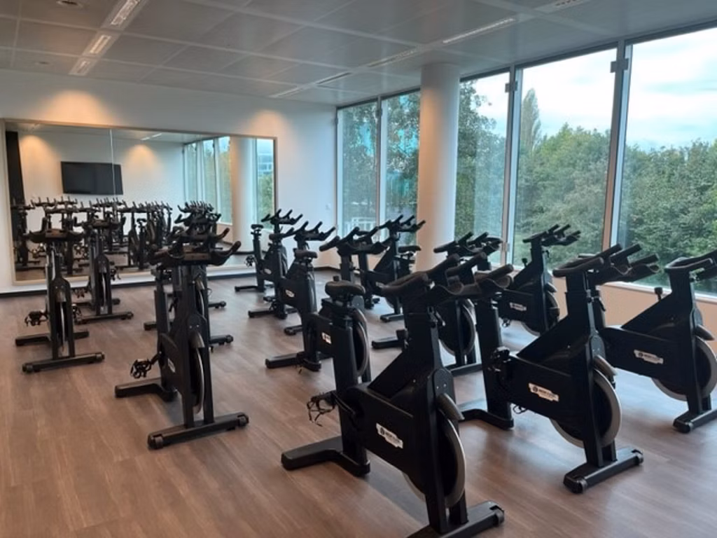 Bureaux entièrement rénovés + Prix compétitifs !!! Appelez-nous