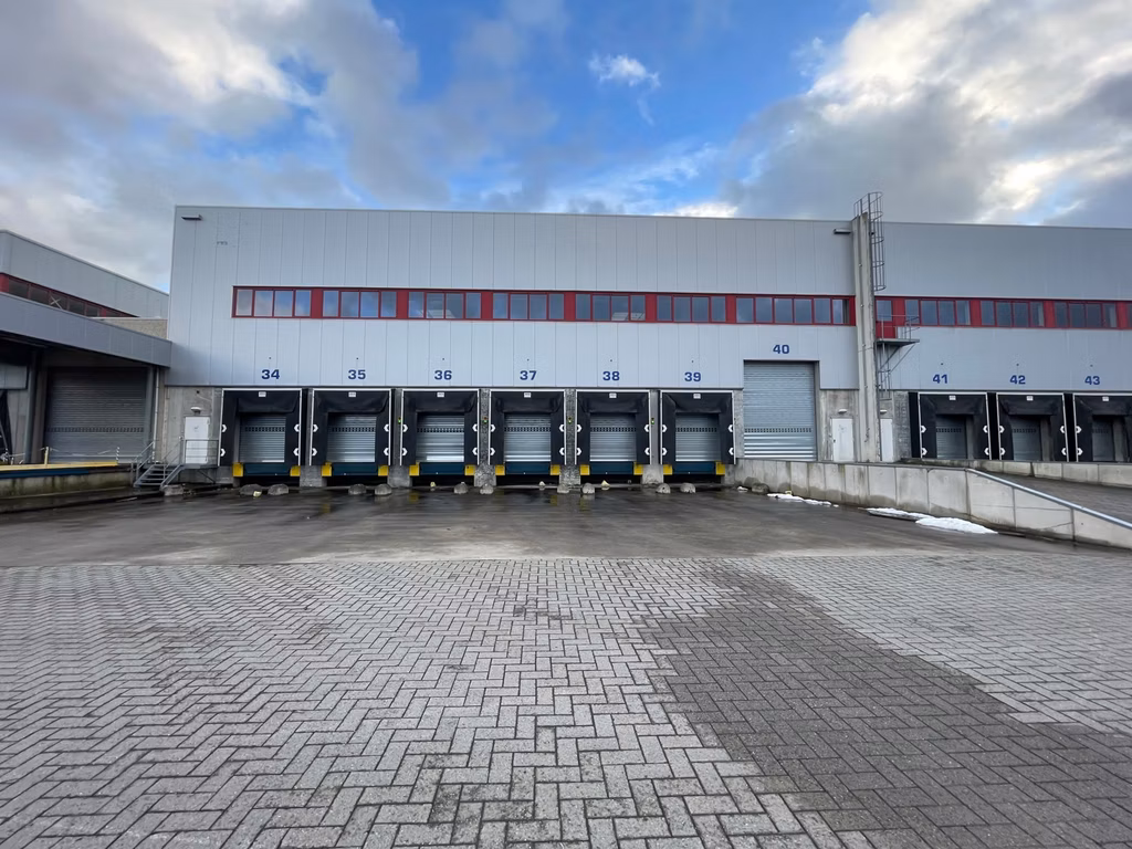 A LOUER ENTREPÔT A GENK