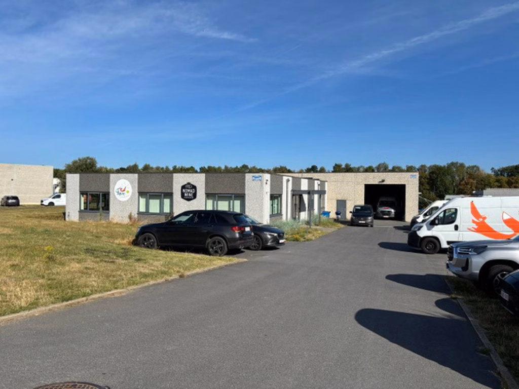 A LOUER - NIVELLES - ENTREPOT + BUREAUX