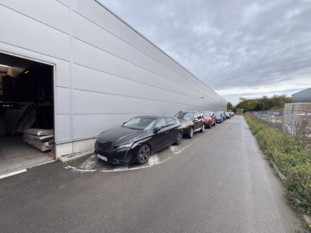 A LOUER - ENTREPOT + BUREAUX - WAVRE