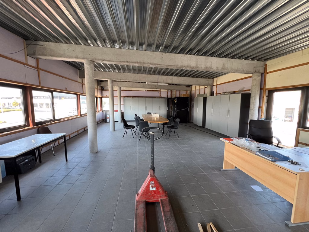 A VENDRE - P.A.E Portemont - immeuble semi-industriel