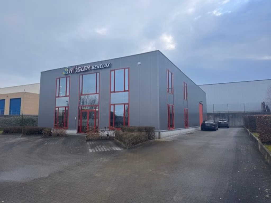 A VENDRE - ENTREPOT + BUREAUX - SAINTES