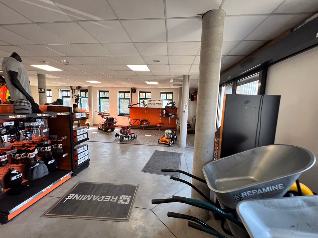 A VENDRE - P.A.E Portemont - immeuble semi-industriel