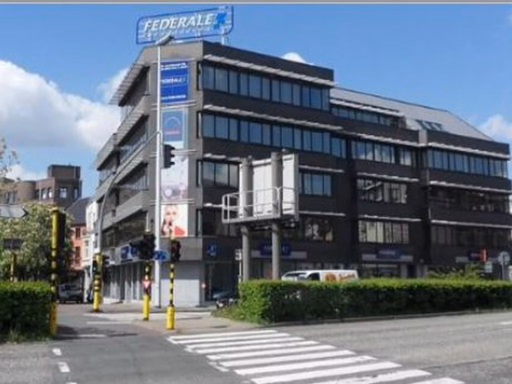 TE HUUR BERCHEM KANTOREN