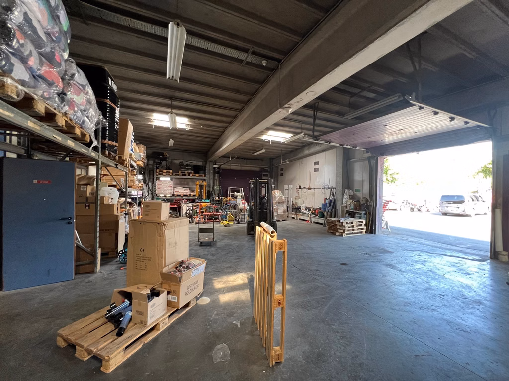 A VENDRE - P.A.E Portemont - immeuble semi-industriel