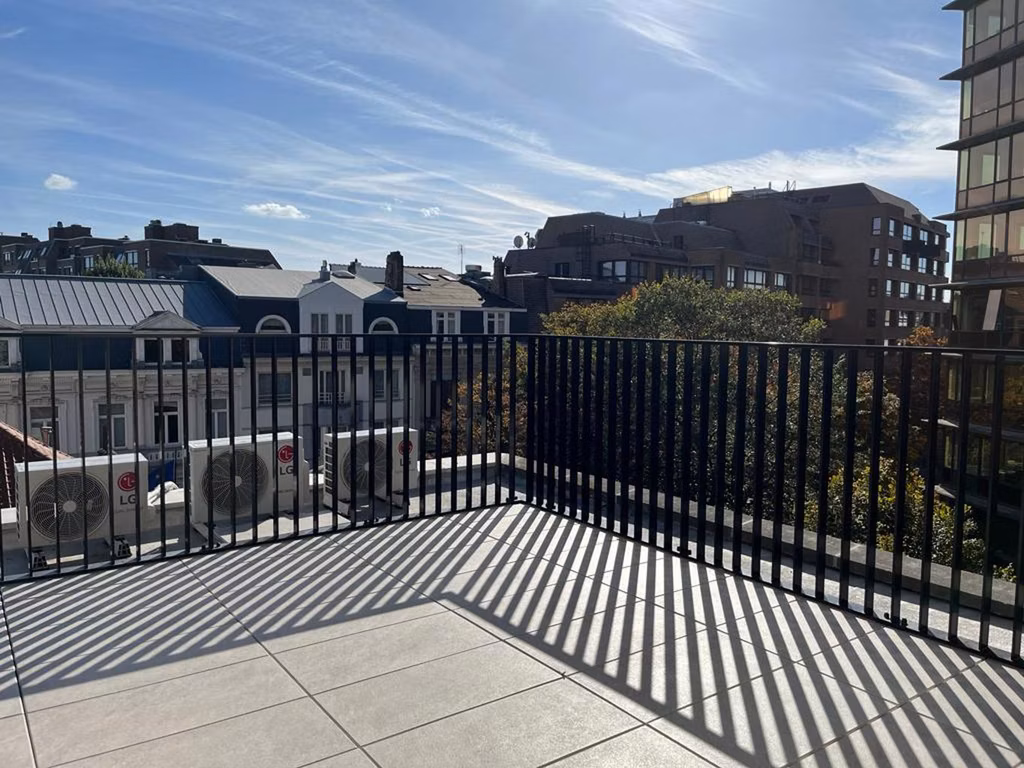 TE HUU R- KANTOREN - BRUSSEL