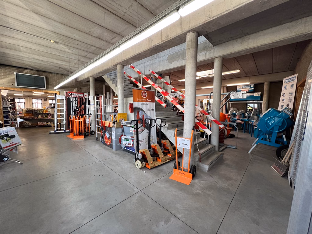 A VENDRE - P.A.E Portemont - immeuble semi-industriel