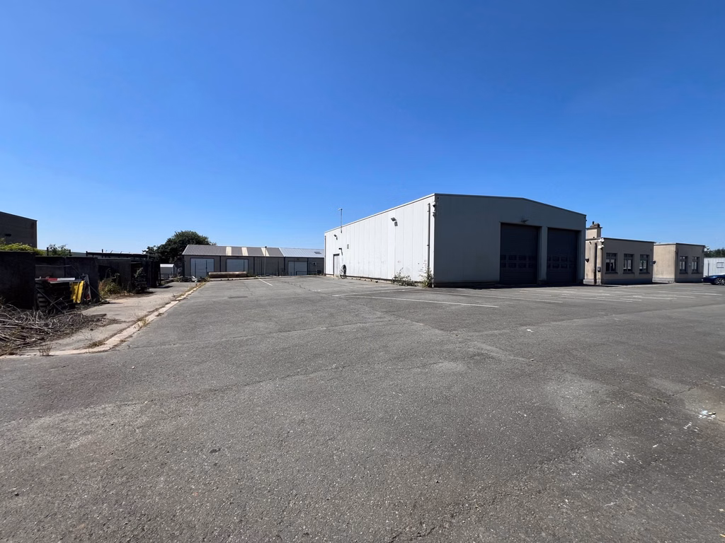 A VENDRE - P.A.E Soignies Guelenne - Immeuble semi-industriel