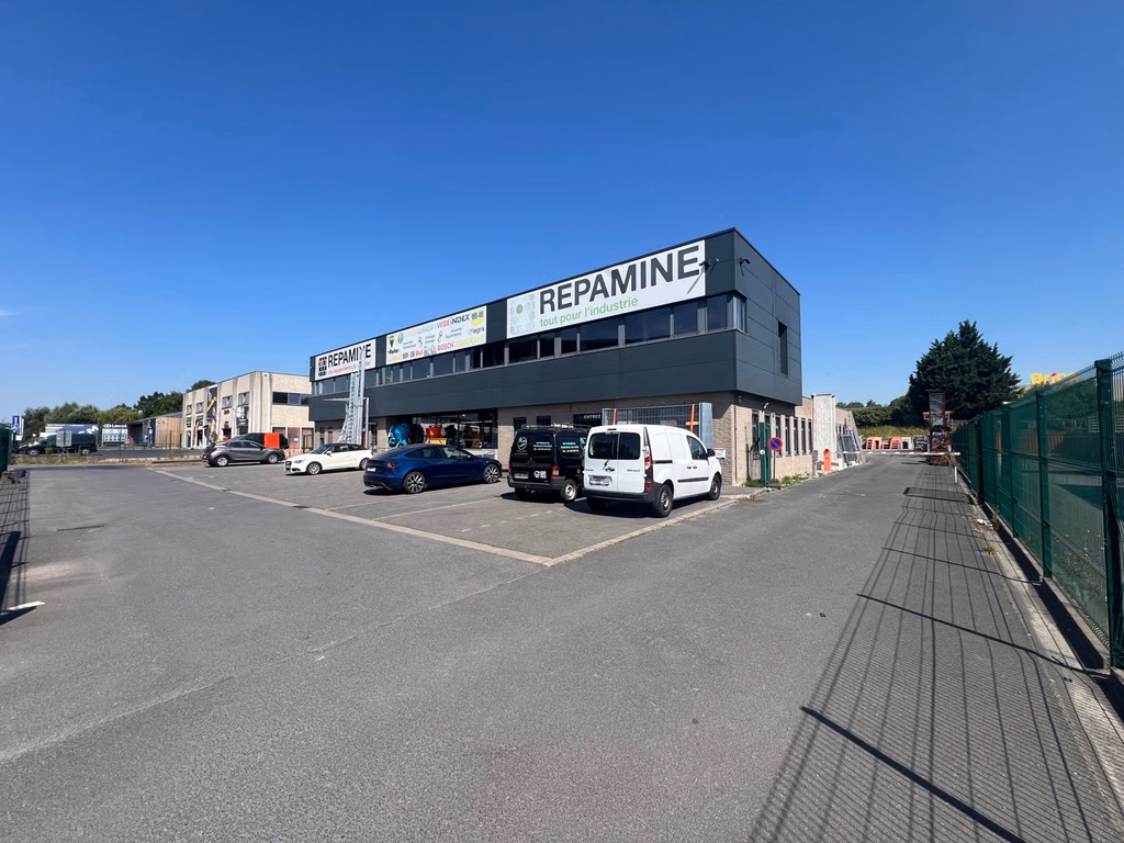 A VENDRE - P.A.E Portemont - immeuble semi-industriel