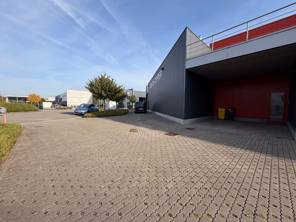 FOR SALE WAREHOUSE WITH SHOWROOM IN DUFFEL