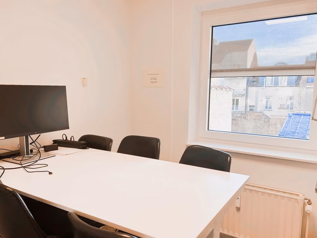 Bureaux avec cour a louer 