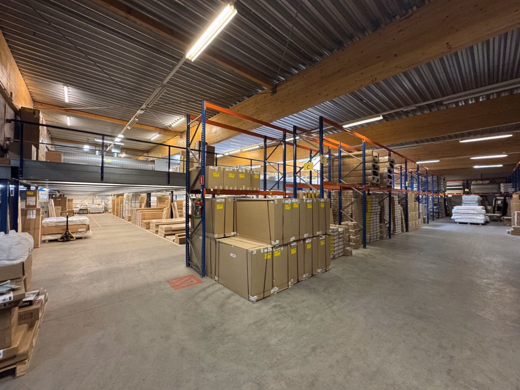 A LOUER - ENTREPOT + BUREAUX - WAVRE