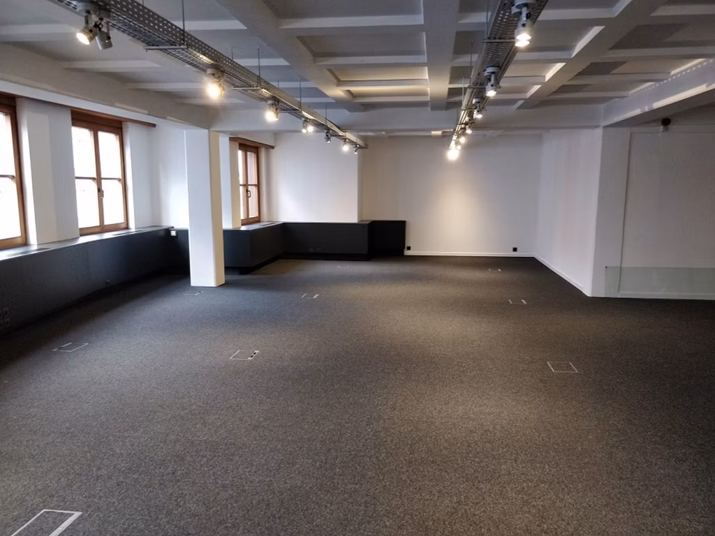 A LOUER - BUREAUX - QUARTIER LEOPOLD