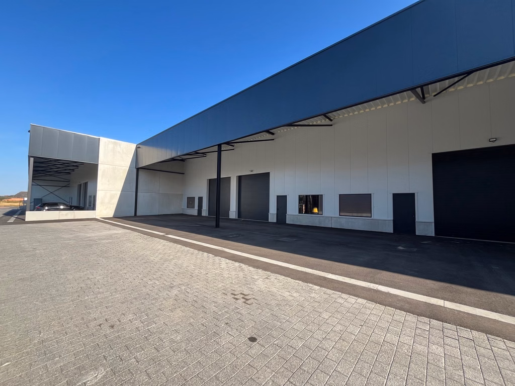 338 m² newly built business unit for sale in Puurs-Sint-Amands | A12