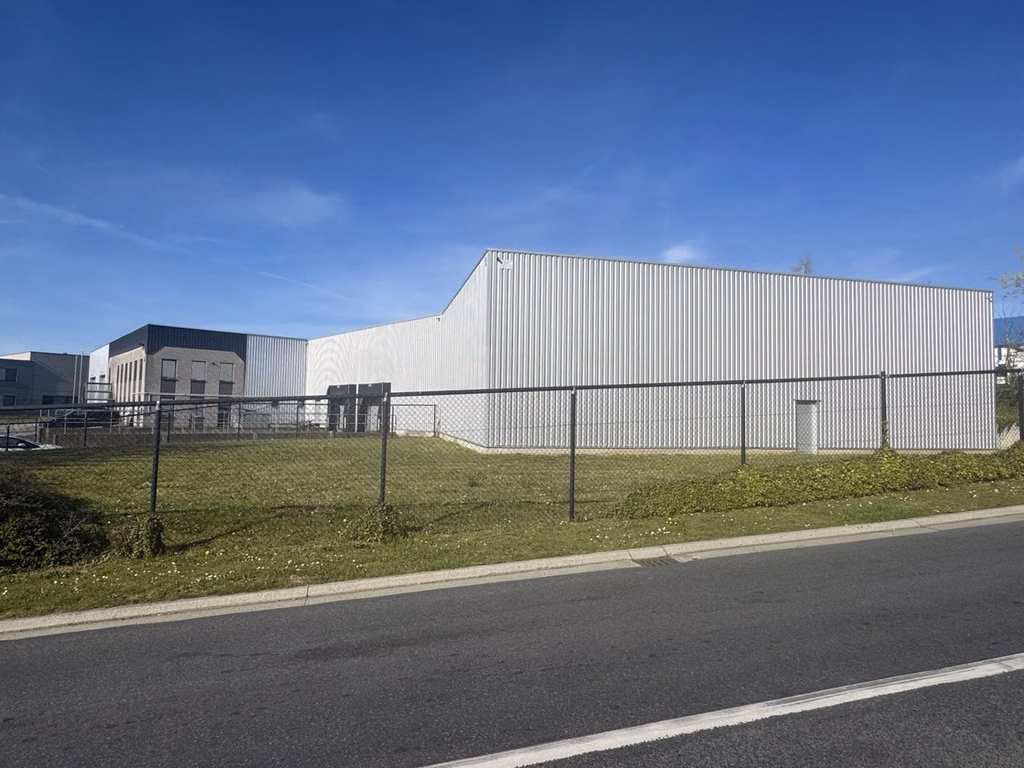 A LOUER - IMMEUBLE INDUSTRIEL - SAINTES 