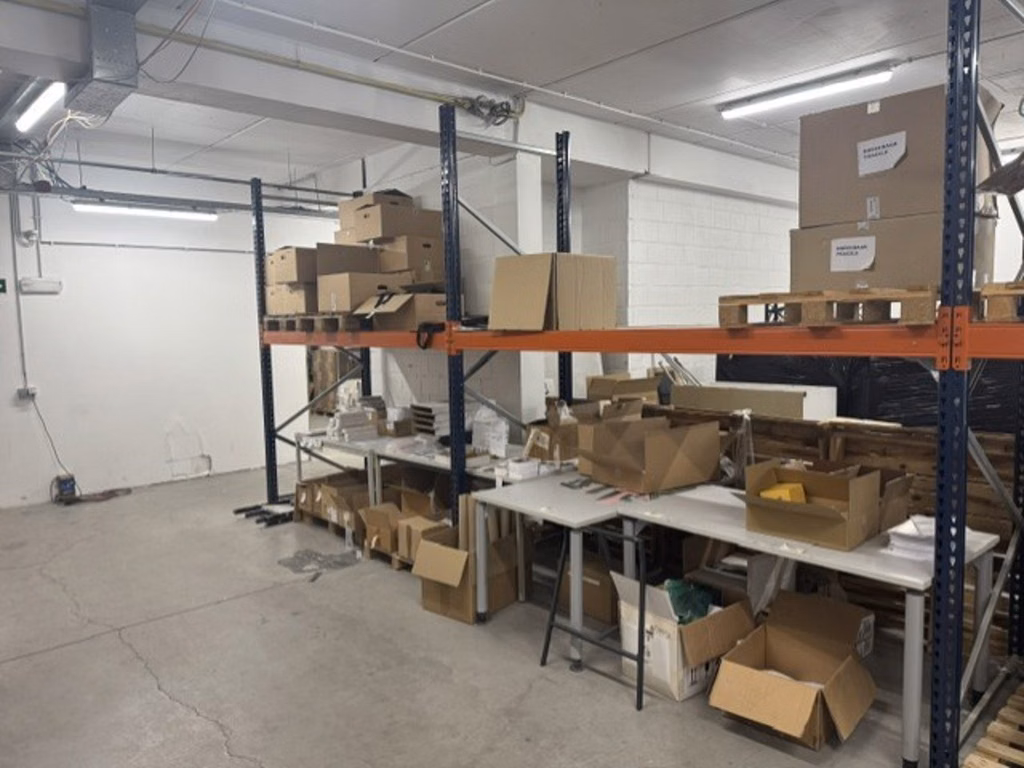 A VENDRE - SAINTES - IMMEUBLE POLYVALENT