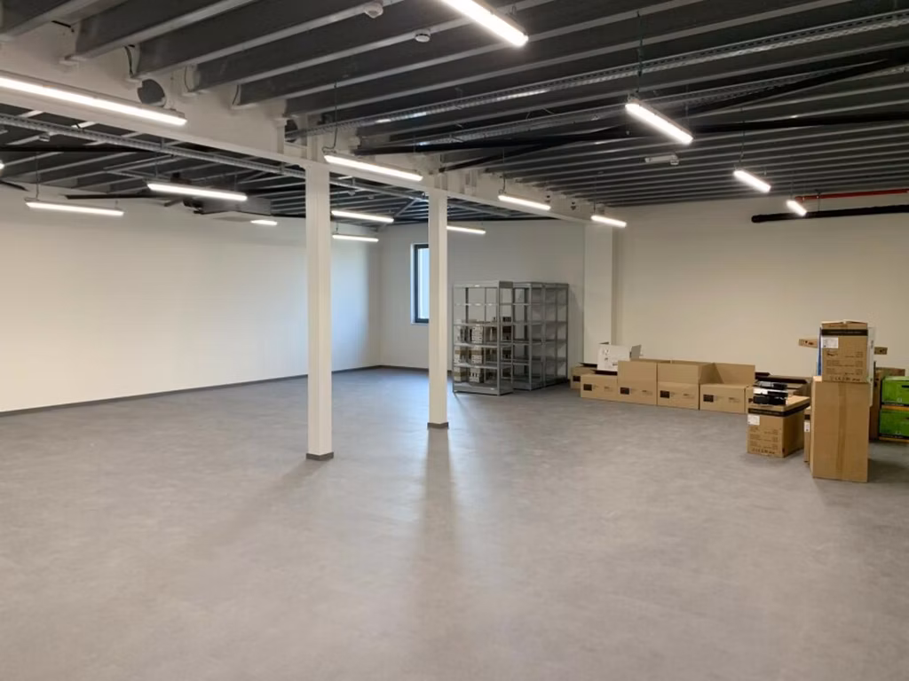 A LOUER - BUREAUX + ESPACE POLIVALENT - DROGENBOS
