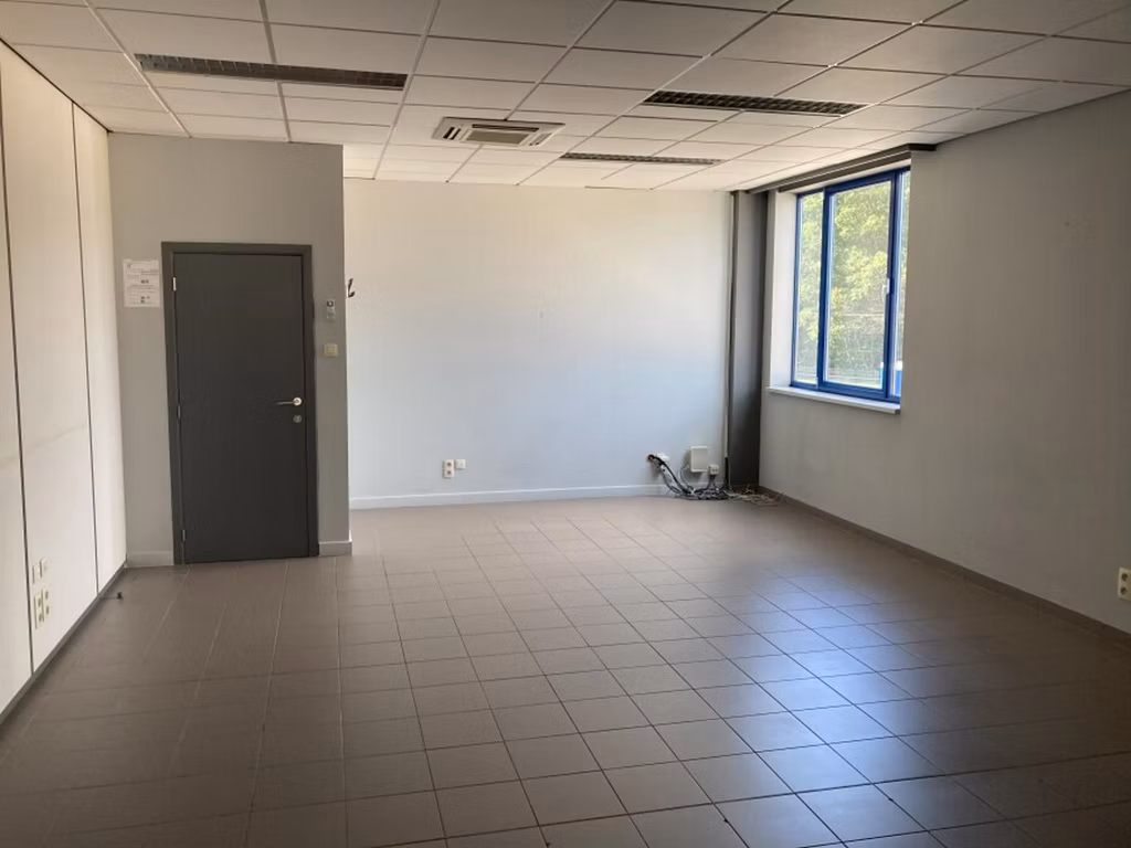 Warehouse and offices FOR RENT in Heist-op-den-Berg.