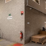 TE HUUR MAGAZIJN + KANTOREN MALLE