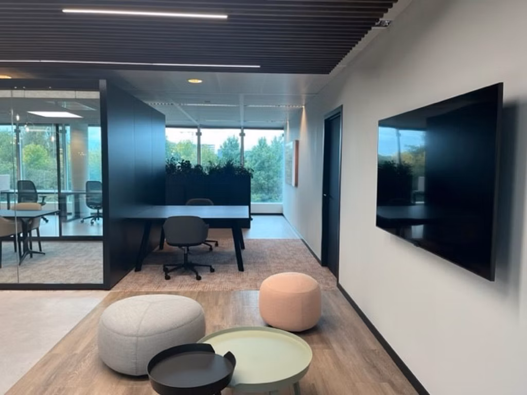 Bureaux entièrement rénovés + Prix compétitifs !!! Appelez-nous