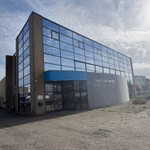 Zeldzaam bedrijfspand met showroom magazijn en kantoor 