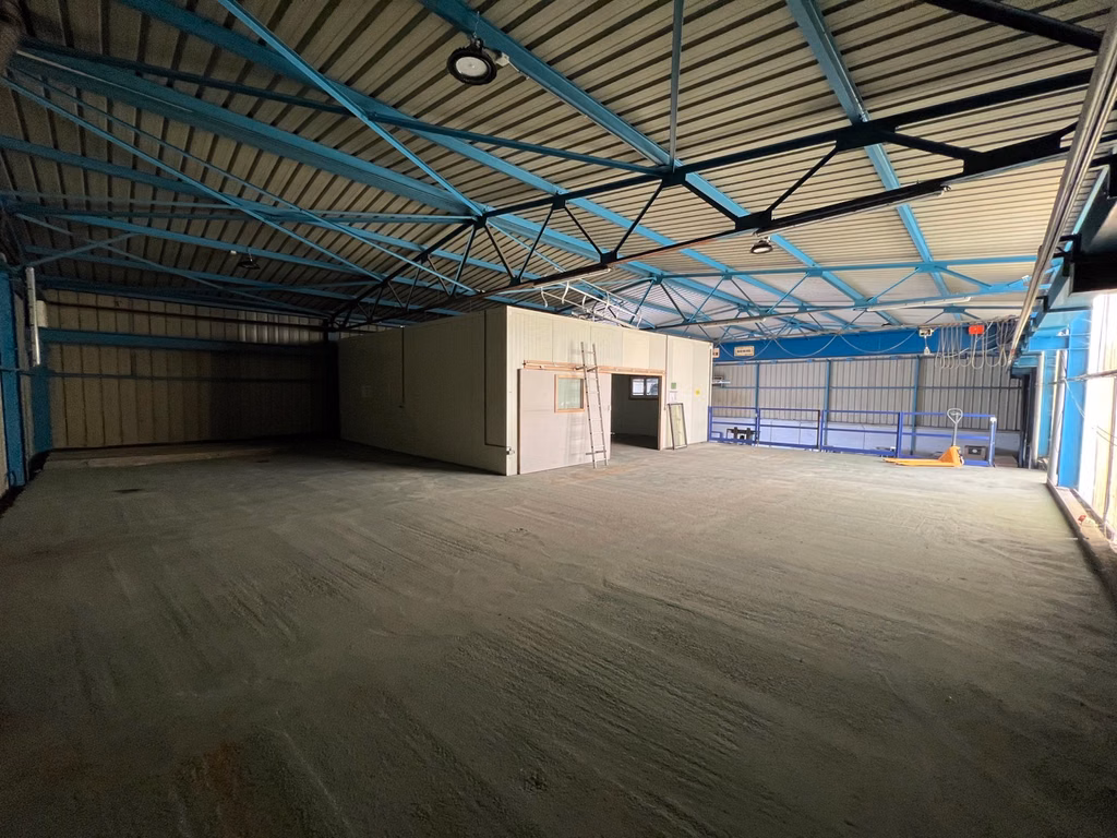A LOUER - P.A.E Airport 1 - immeuble industriel